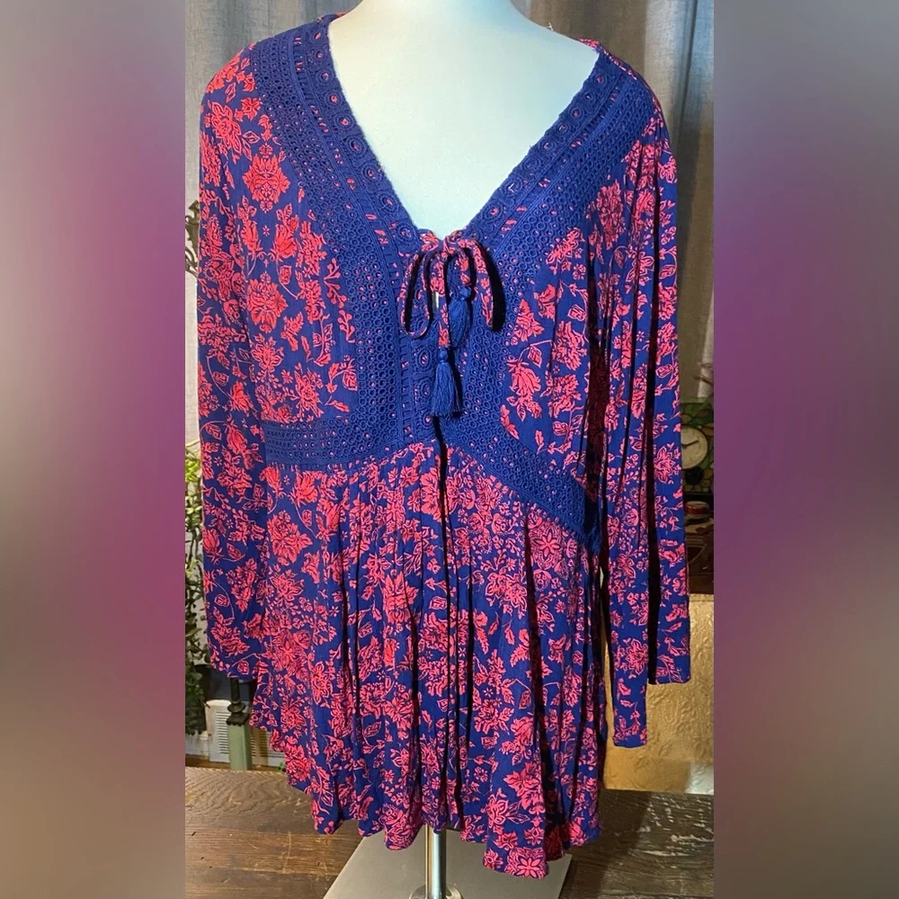 Torrid blue and red boho top with tie, size 1 - Picture 1 of 8